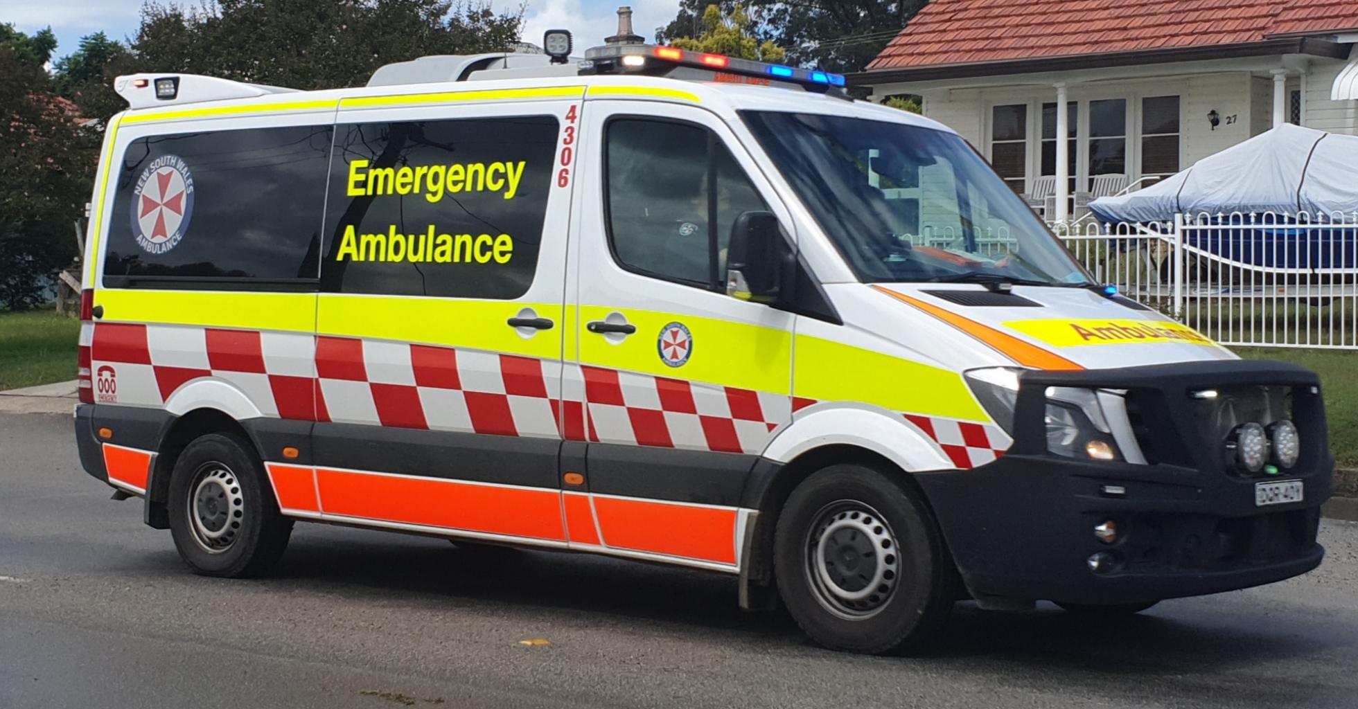 You are currently viewing Man suffers head injury after colliding with a pole near Cessnock