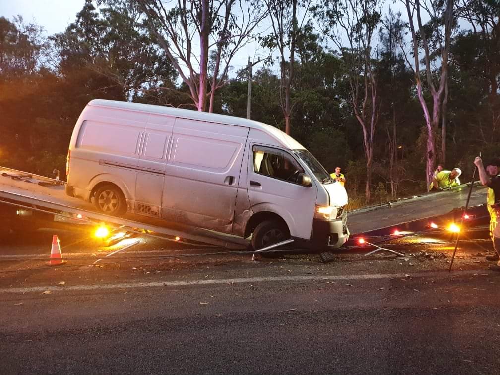 Read more about the article Van crashes into center barrier after serving to miss a Kangaroo