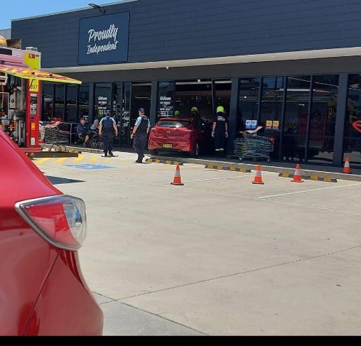 Read more about the article Car crashes into IGA complex – Gilleston Heights