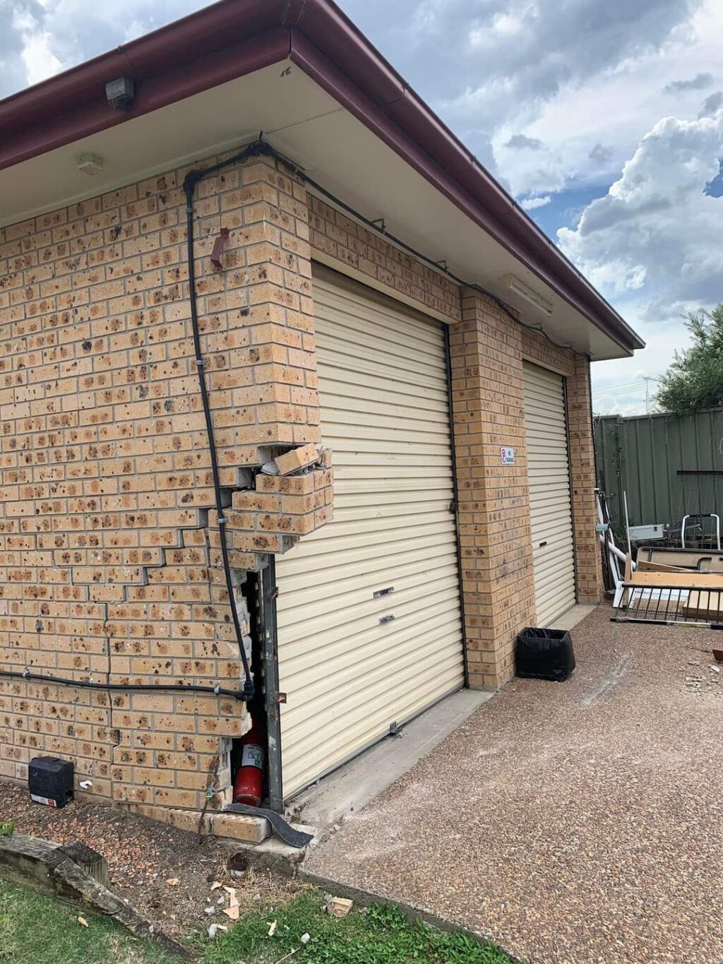 A car collides with a building Cessnock MHV NEWS