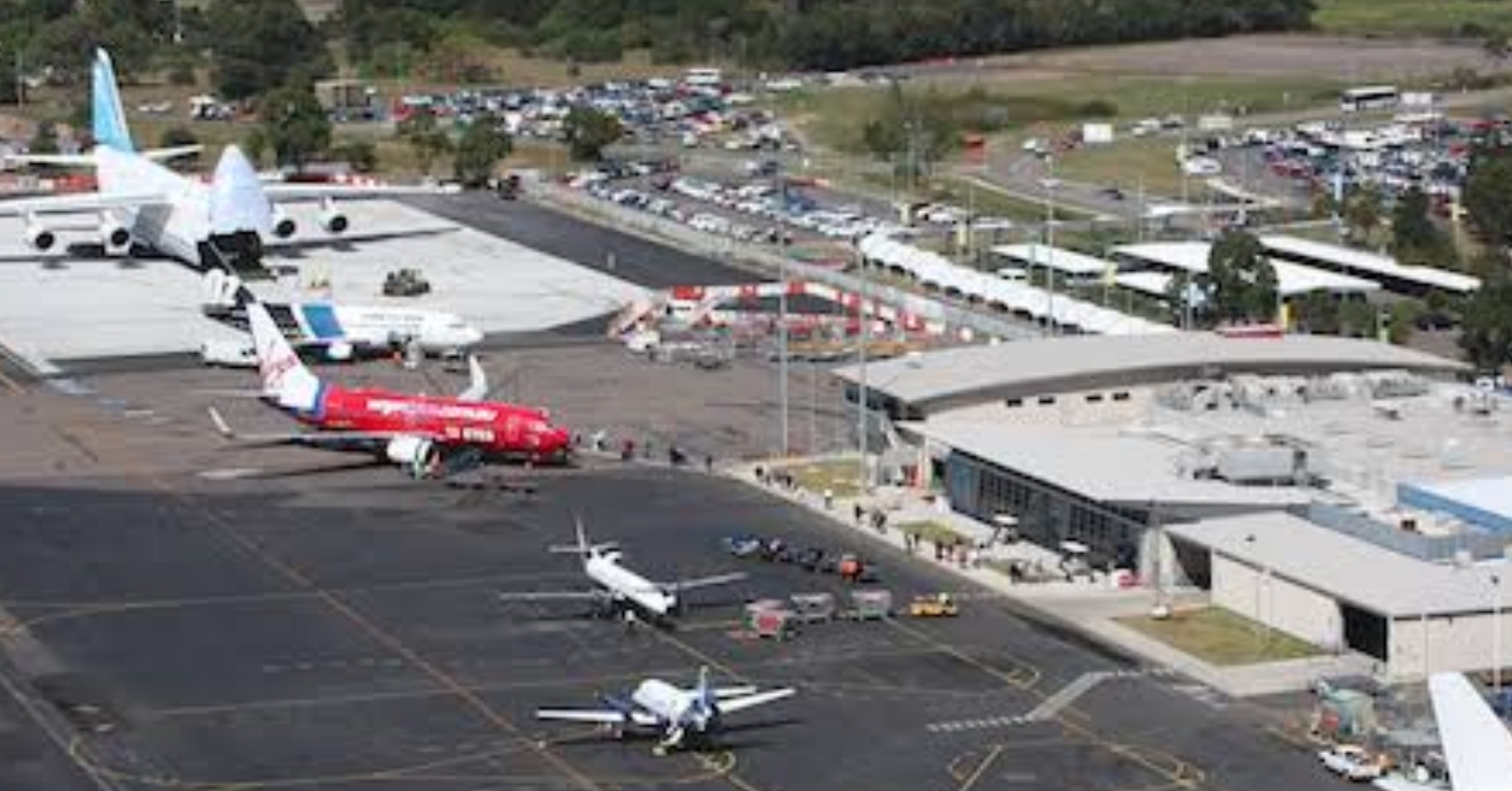 Read more about the article Emergency landing closes Newcastle Airport
