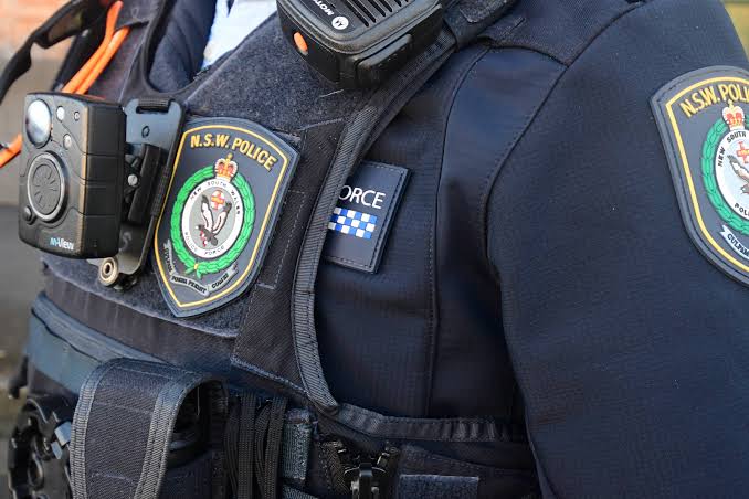 You are currently viewing Police Seize Drugs, Firearms, and Housebreaking Implements in Arrest of Newcastle Couple