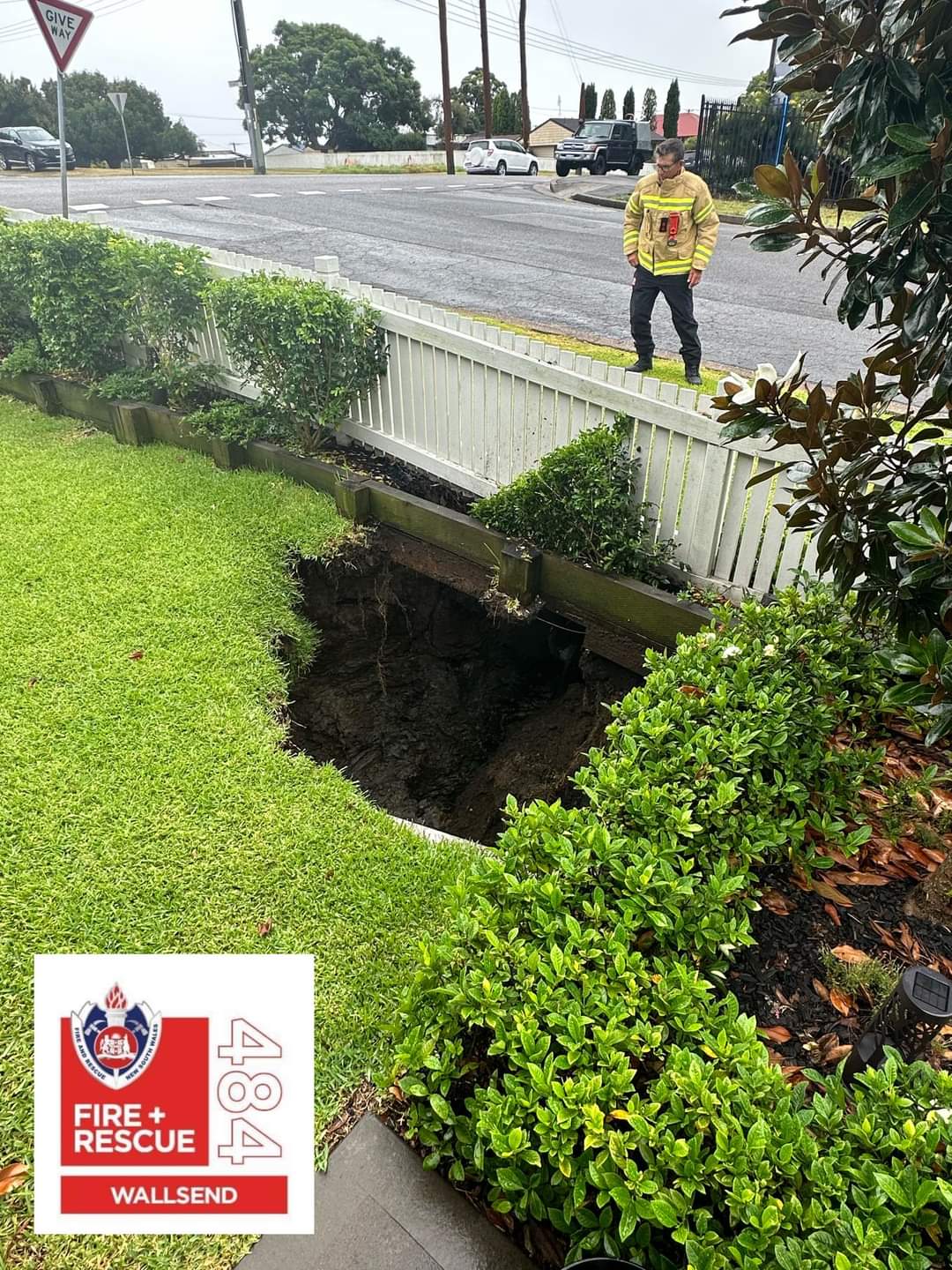 You are currently viewing Sink hole opens up at Wallsend property.