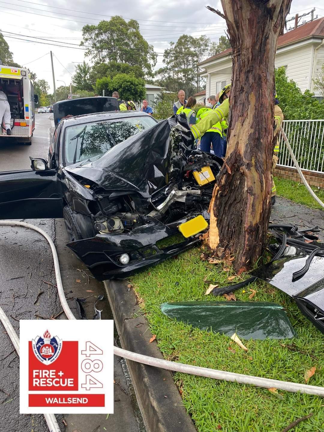 Read more about the article Female driver and male passenger trapped in vehicle after accident