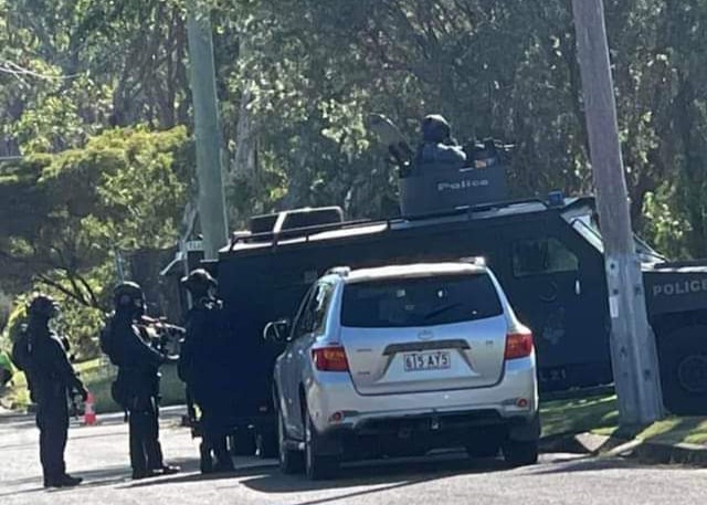Read more about the article Breaking News: Police Operation underway in Lemon Tree Passage as Armed Man Holds Up Inside Property