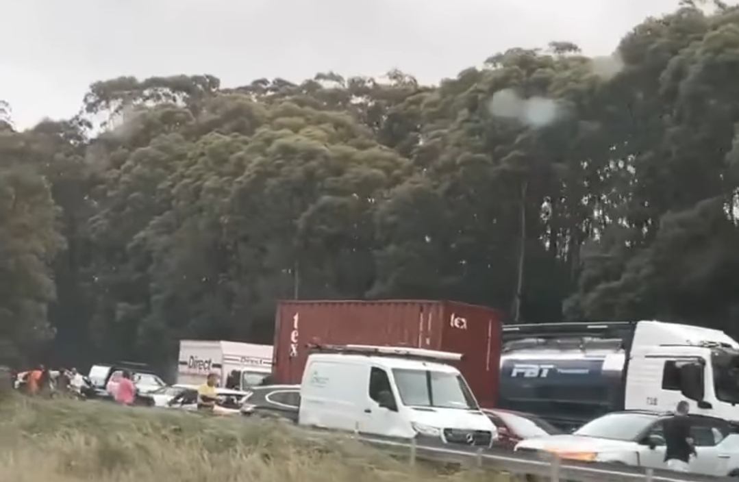 Read more about the article NEWS ALERT: M1 Northbound Closed at Ourimbah due to Multi-Vehicle Accident